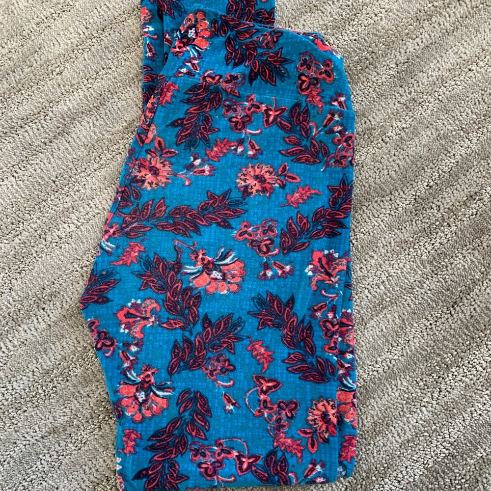 Lularoe leggings blue with pink & red flowers